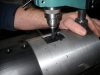 Специальный станок обеспечивает точное сверление и обработку отверстий труб 